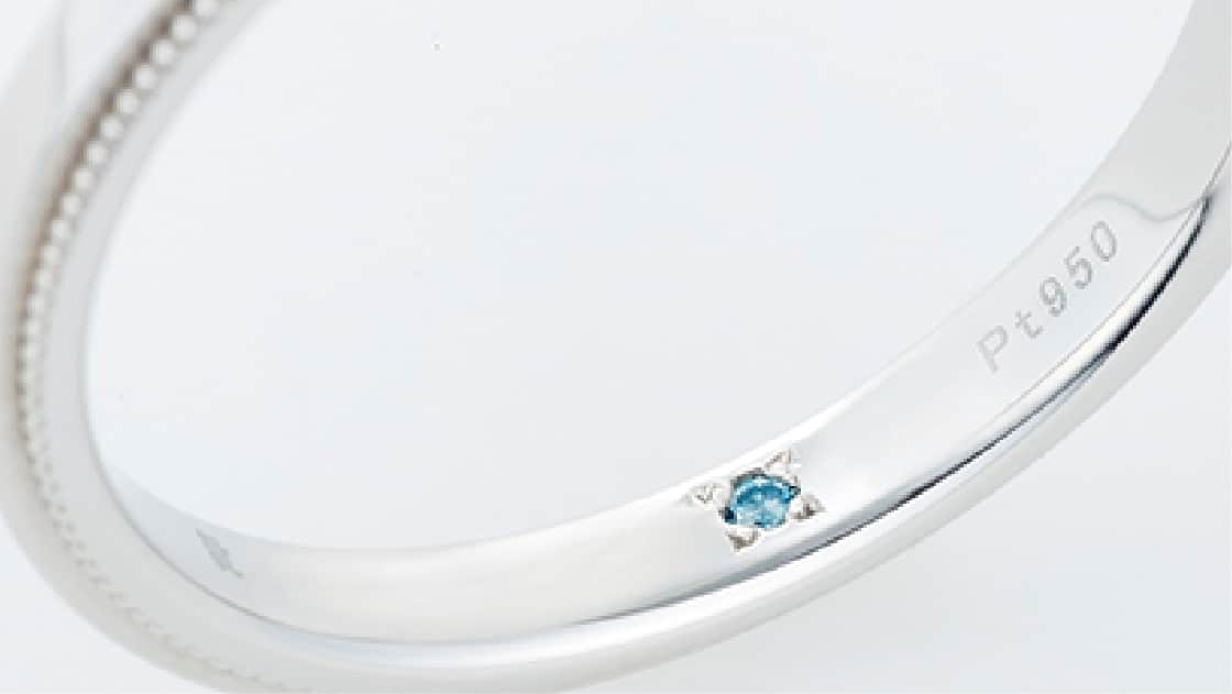 リングの内側にお好きな石をセッティング